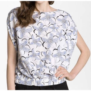 Diane Von Furstenberg Bark Poppy Print Tomori 100% Silk Top Ivory Blue Size 10